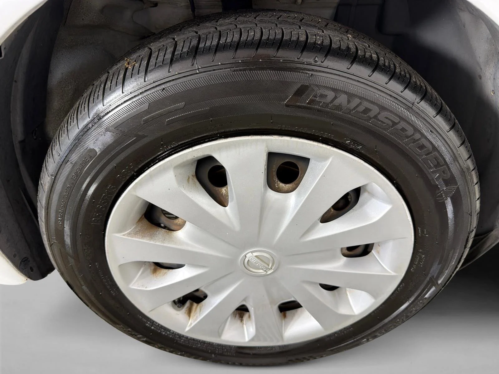Used 2016 Whtie Nissan S image 12