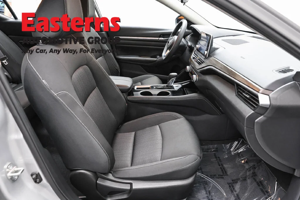 Used 2023 Silver Nissan 2.5 SV image 24
