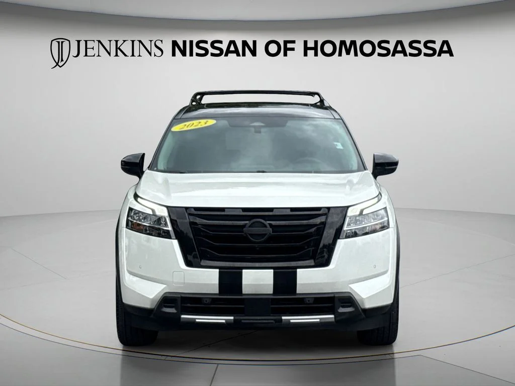 Used 2023 White Nissan Platinum image 3