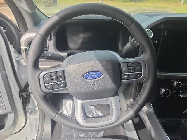 New 2026 Oxford White Ford XLT image 15