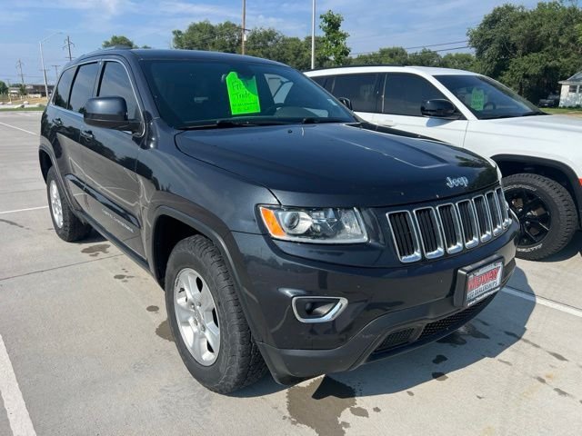Used 2015 Gray Jeep Laredo image 3