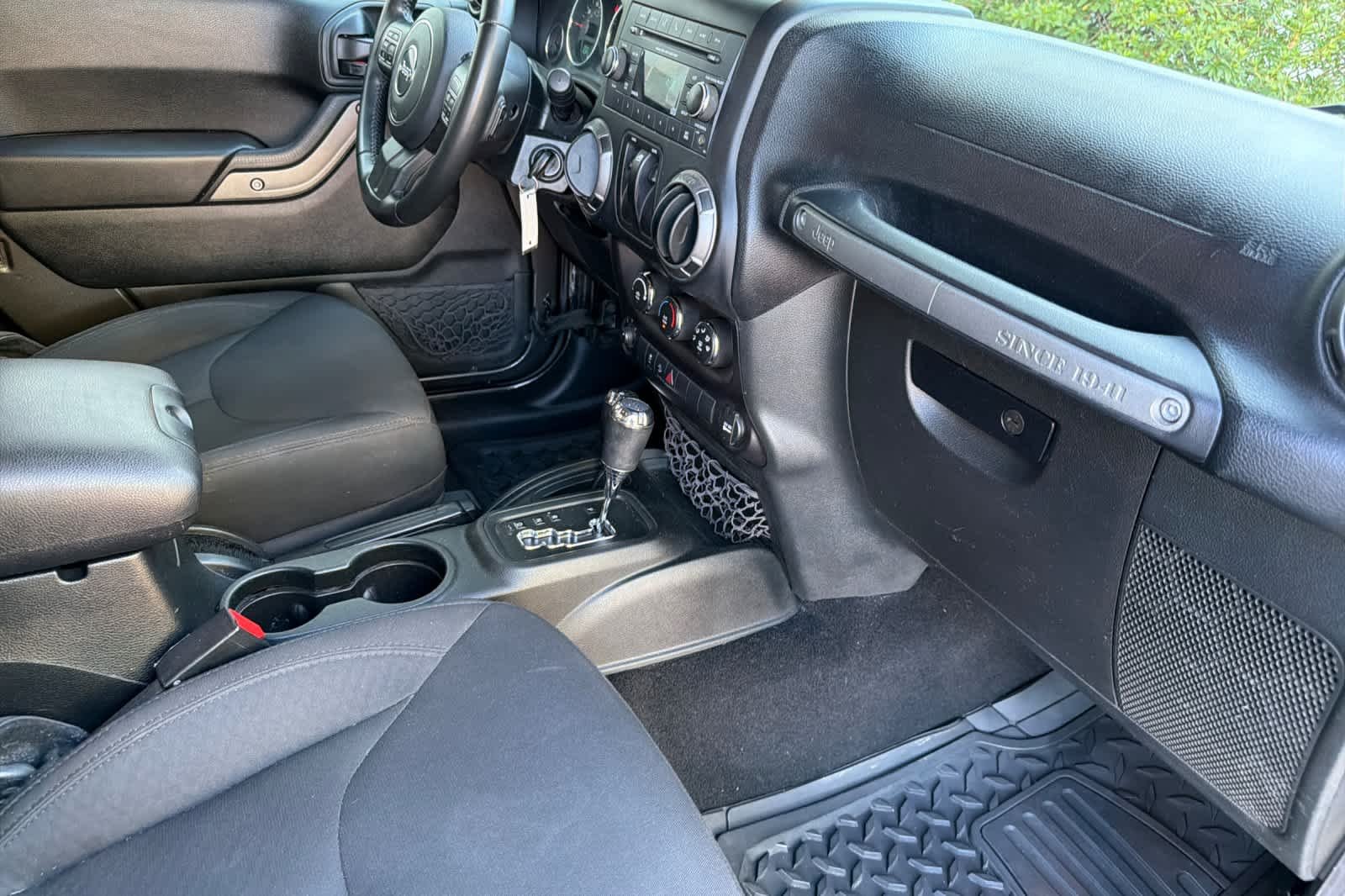 Used 2018 Granite Crystal Metallic Clearcoat Jeep Sport S image 16