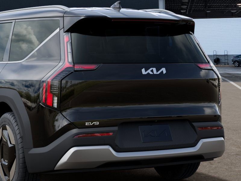 New 2026 Black Kia Wind image 13