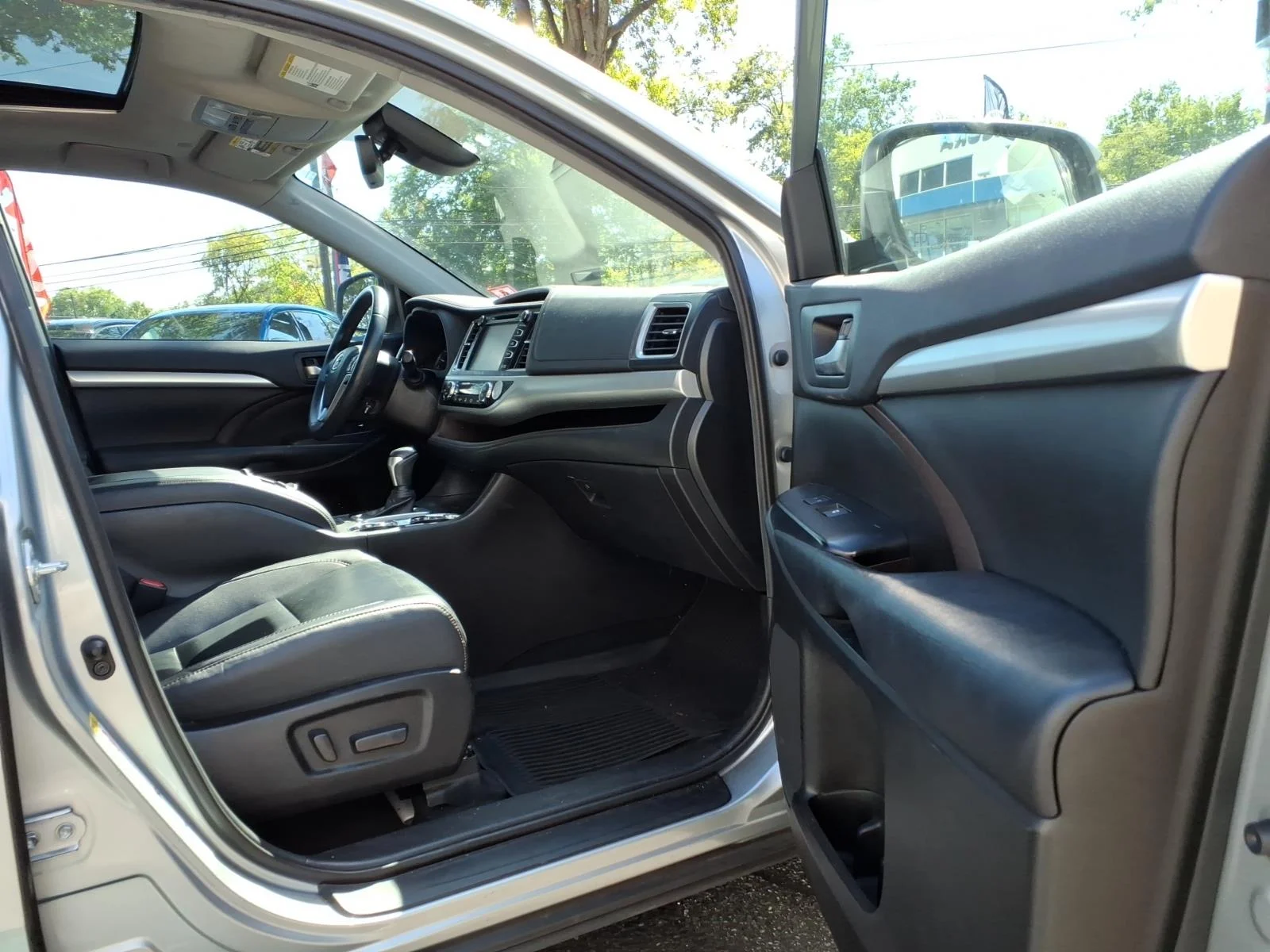 Used 2019 Celestial Silver Metallic Toyota XLE image 11