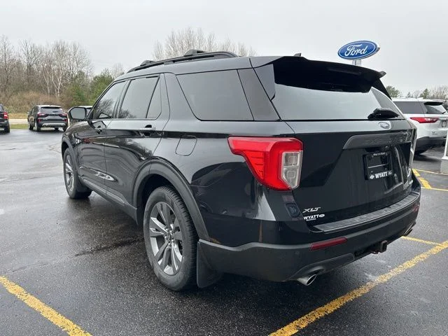 Used 2021 Black Ford XLT image 3