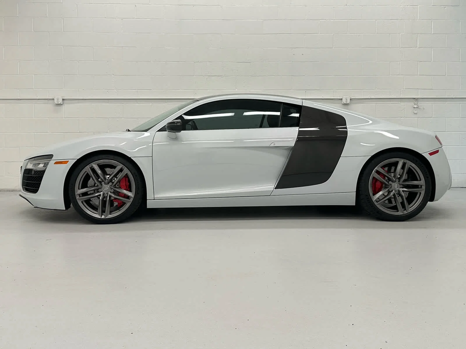 Used 2015 Ibis White Audi V8 image 3