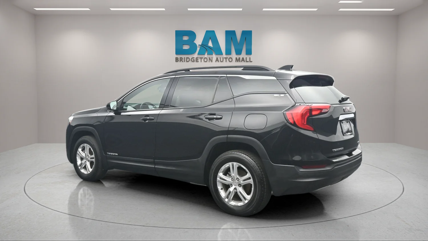Used 2020 Black GMC SLE image 5