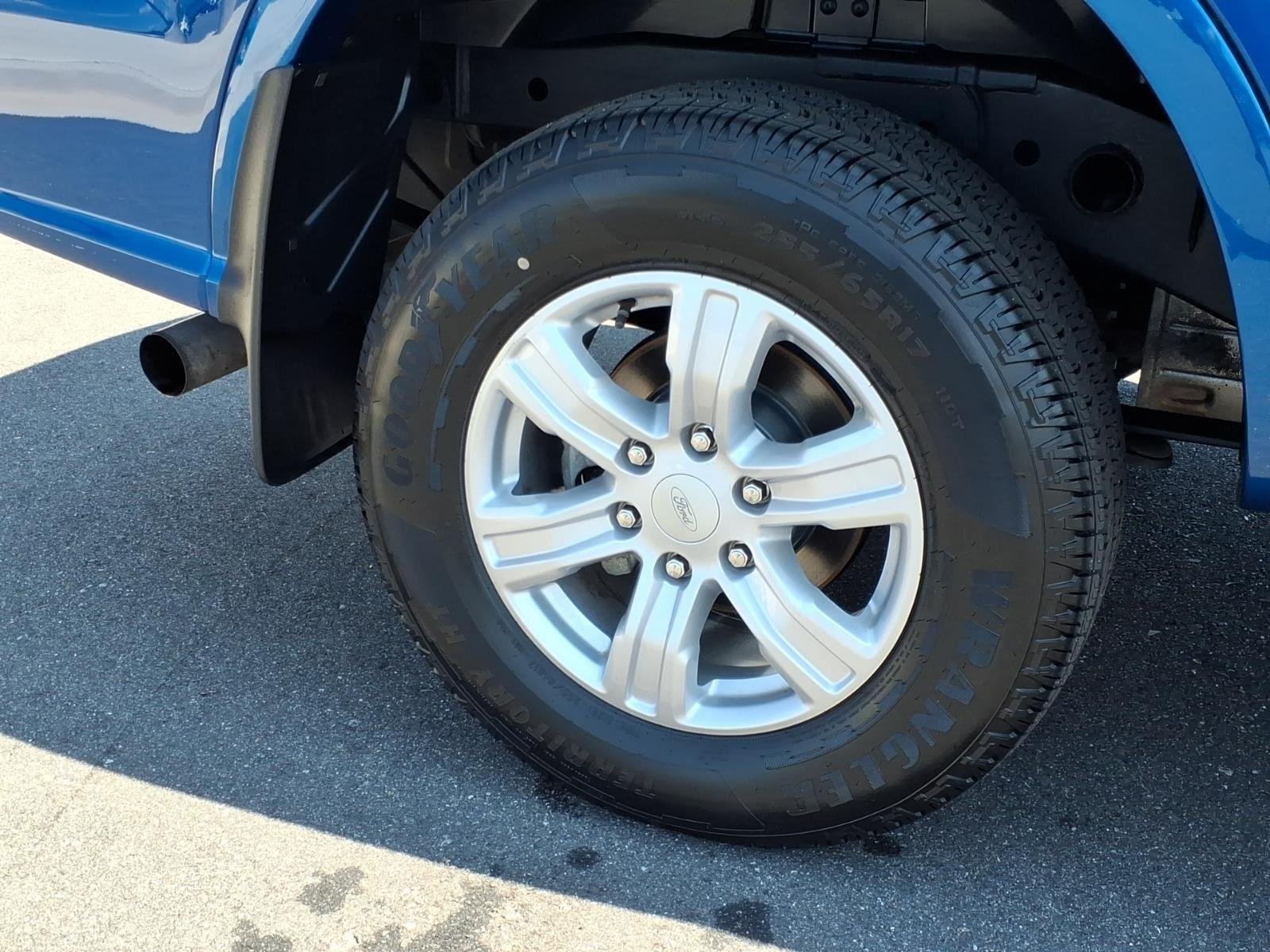 Used 2019  FORD  image 9