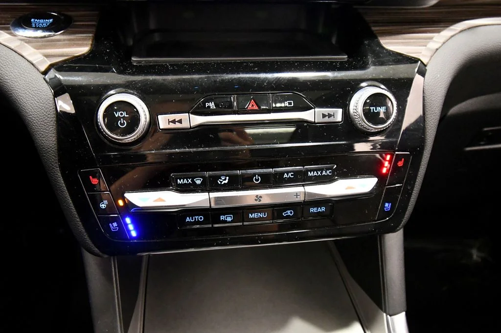 Used 2022 Blue Ford Limited image 26