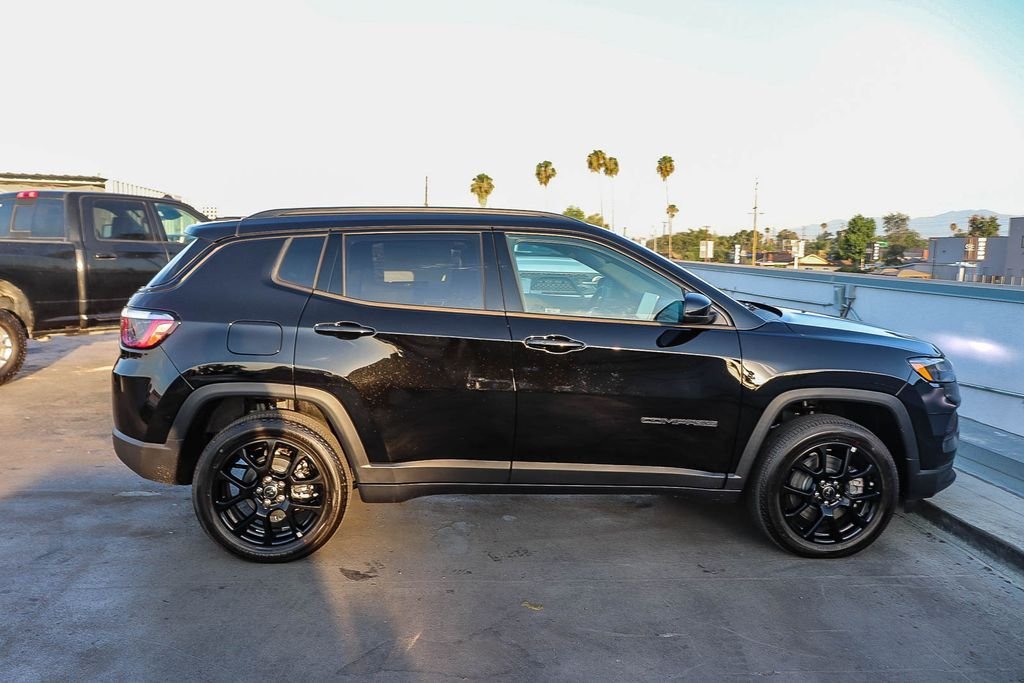 New 2026 Diamond Black Jeep Latitude image 13