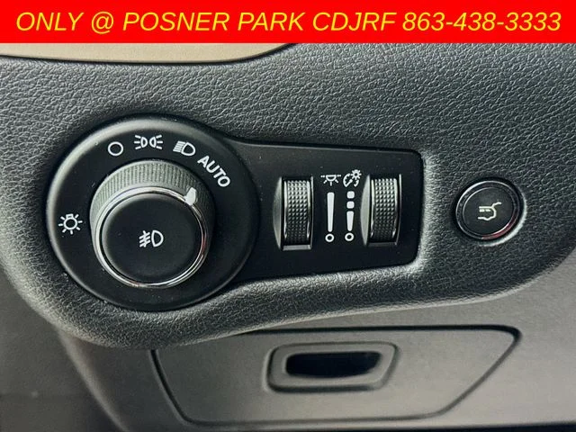 Used 2014 Red Jeep Latitude image 10