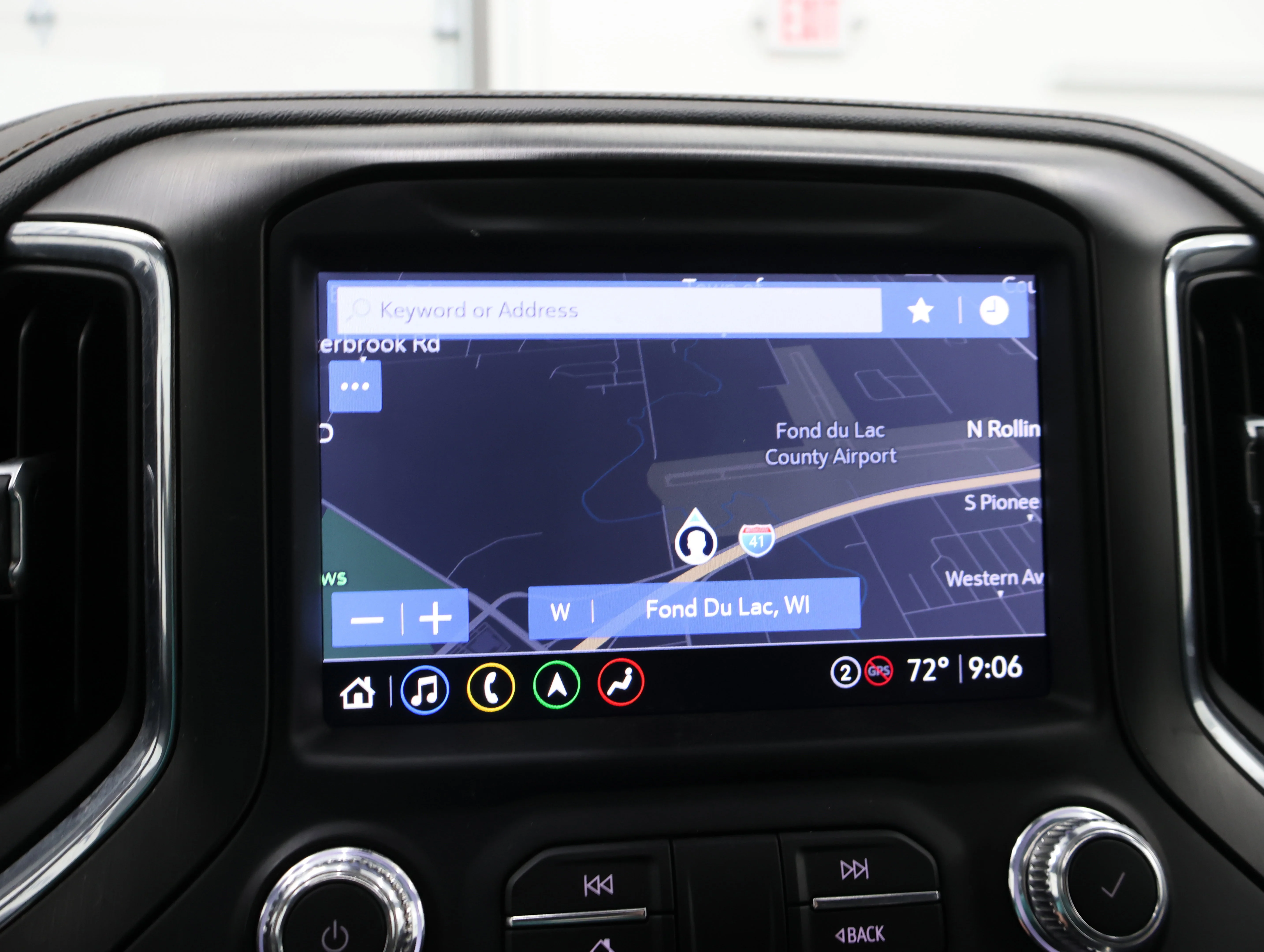 Used 2022 Summit White GMC AT4 image 59