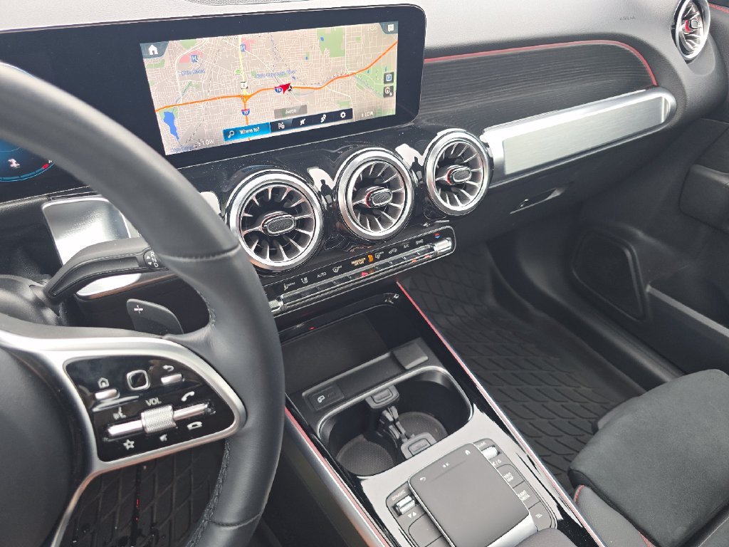 Certified Used 2023  Mercedes-Benz GLB 250 image 31