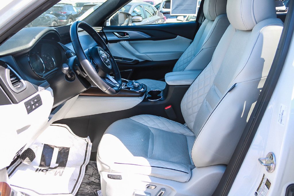 Used 2023 White Mazda Signature image 17