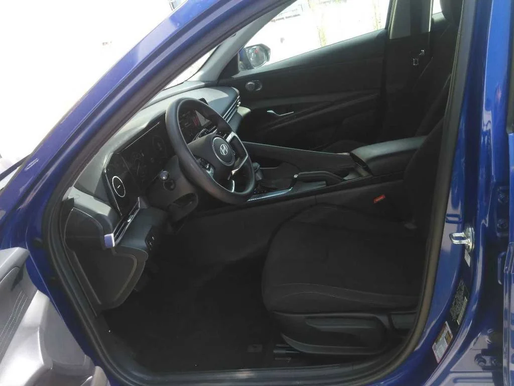 Used 2024 Blue Hyundai SEL image 4
