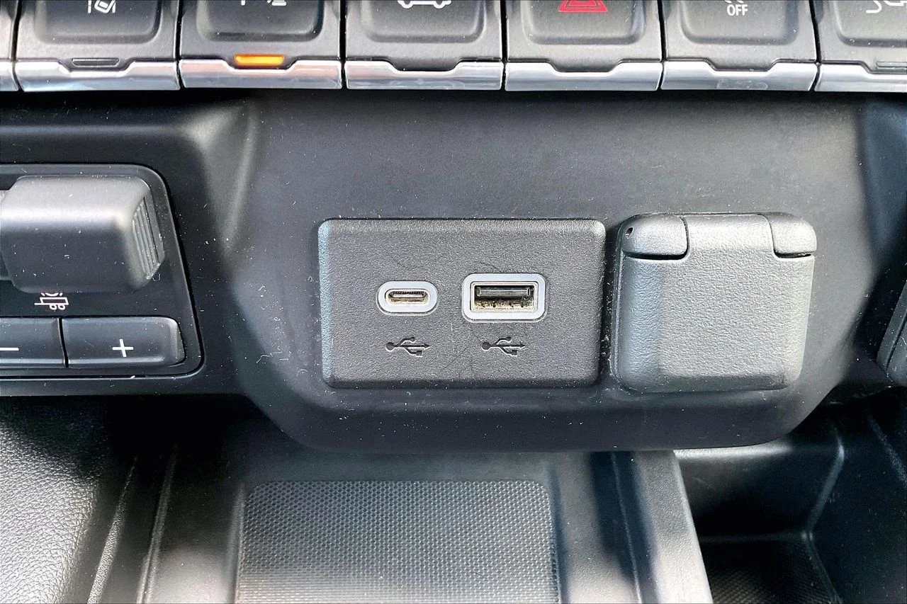 Used 2021 White GMC Denali image 18