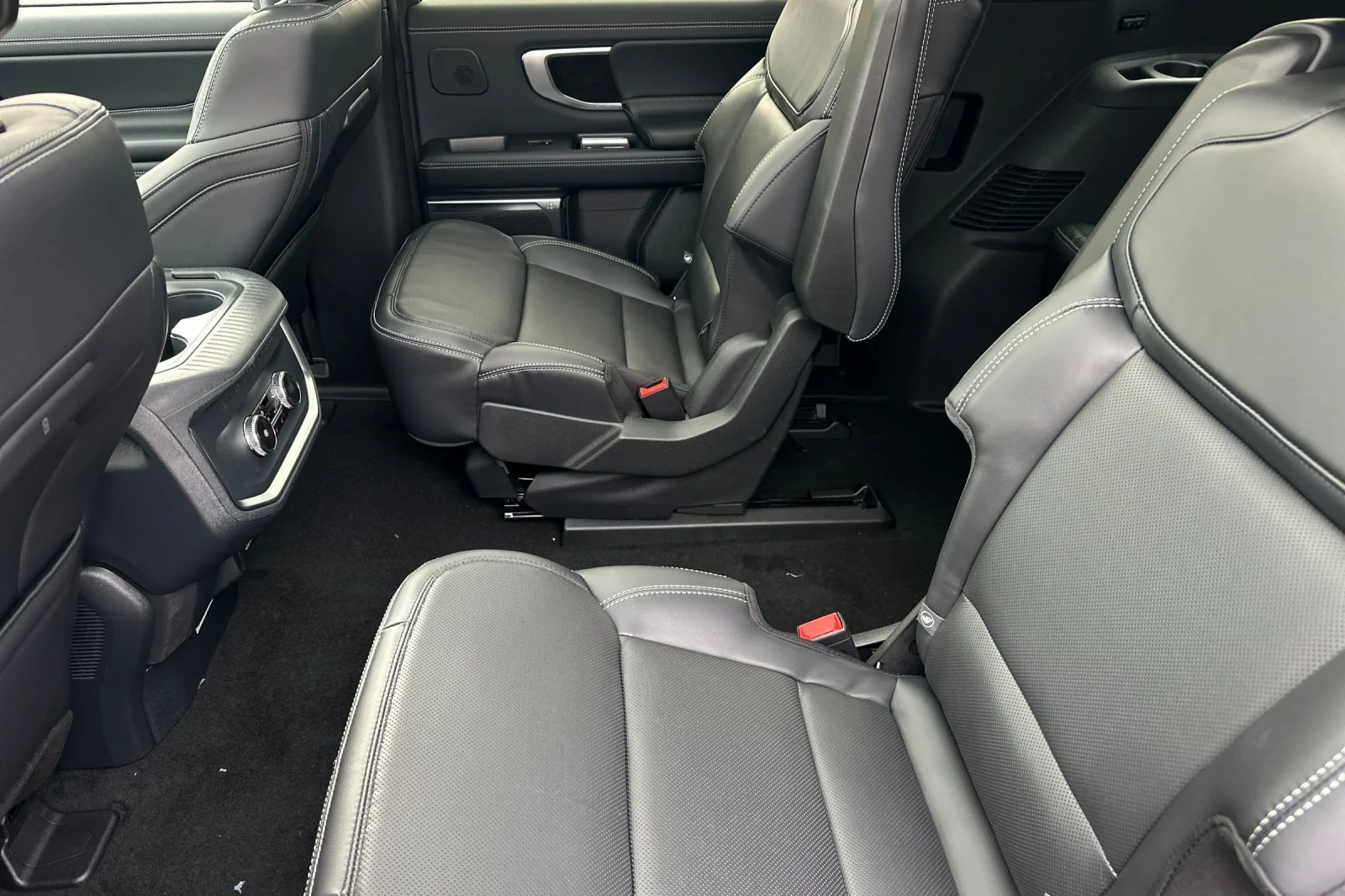 New 2027 Agate Black Metallic Ford MAX Platinum image 8