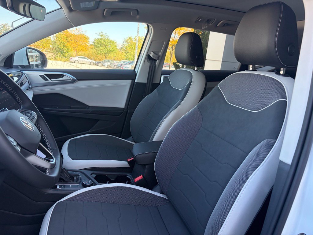 New 2026 Pure White Volkswagen 1.5T SE image 11
