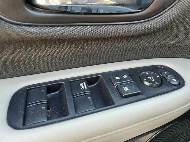 Used 2022 White Honda LX image 35