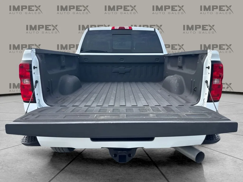 Used 2018 White Chevrolet LT image 18