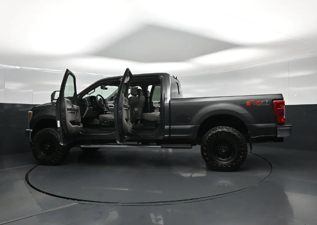 Used 2019 Gray Ford XLT image 29