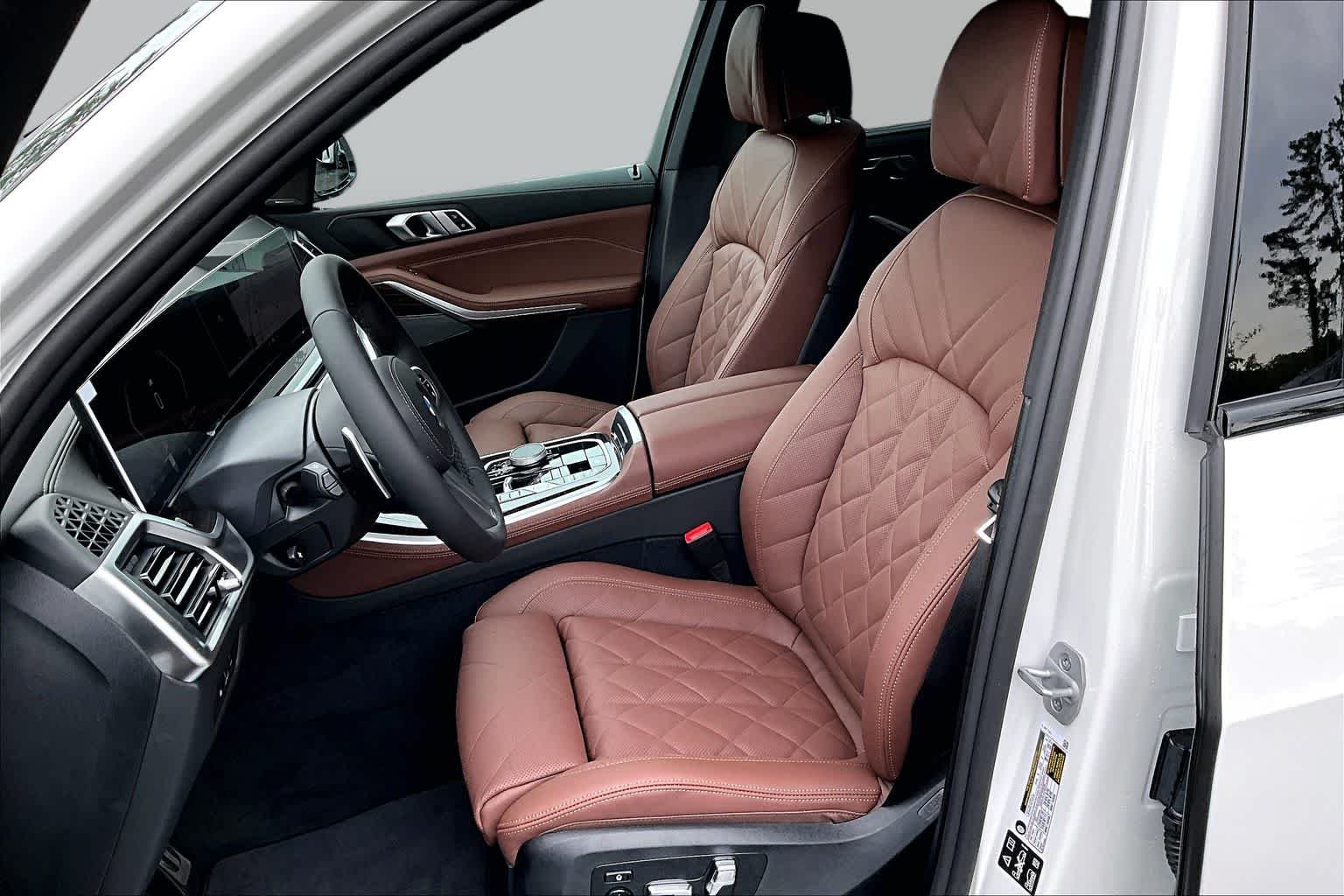 New 2026 Alpine White BMW xDrive40i image 9