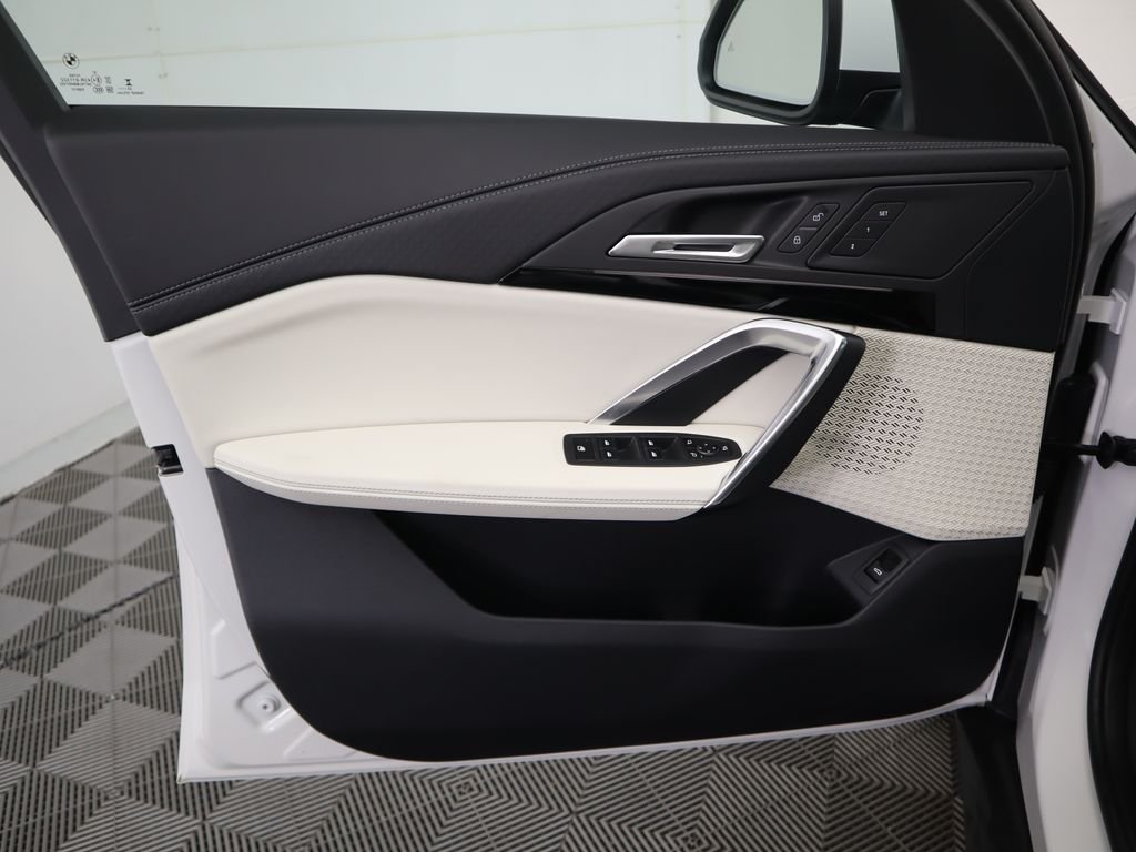 Used 2026 Alpine White BMW xDrive28i image 26
