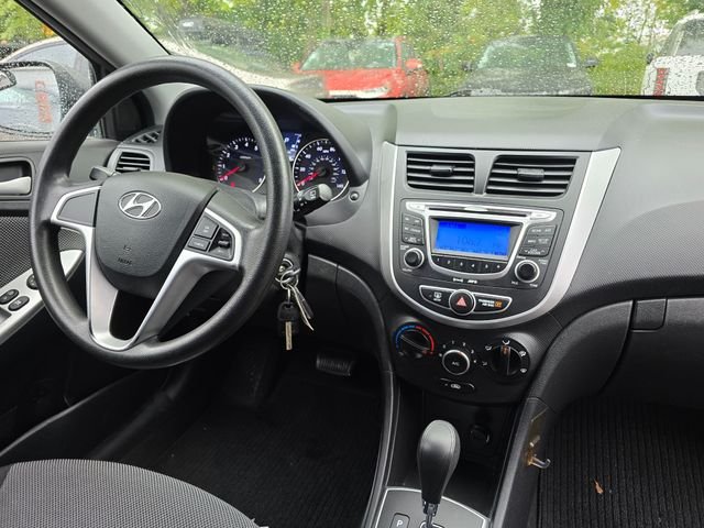 2012 Hyundai Accent GS - Photo 11