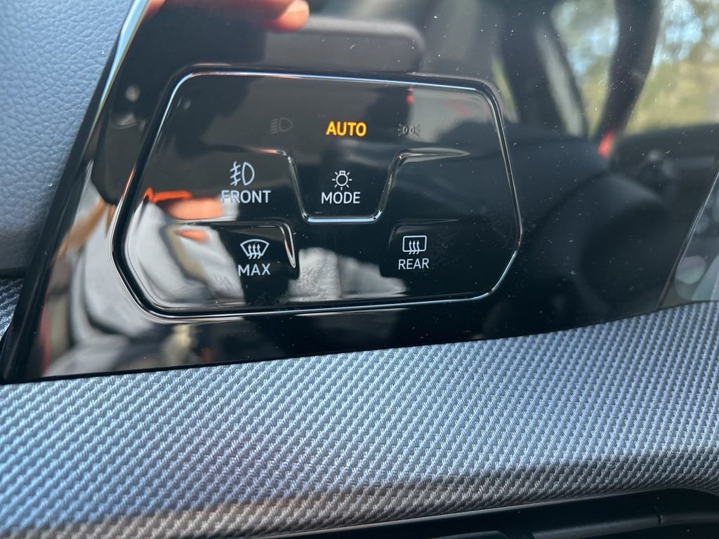 New 2026 Black Volkswagen 2.0T SE image 30