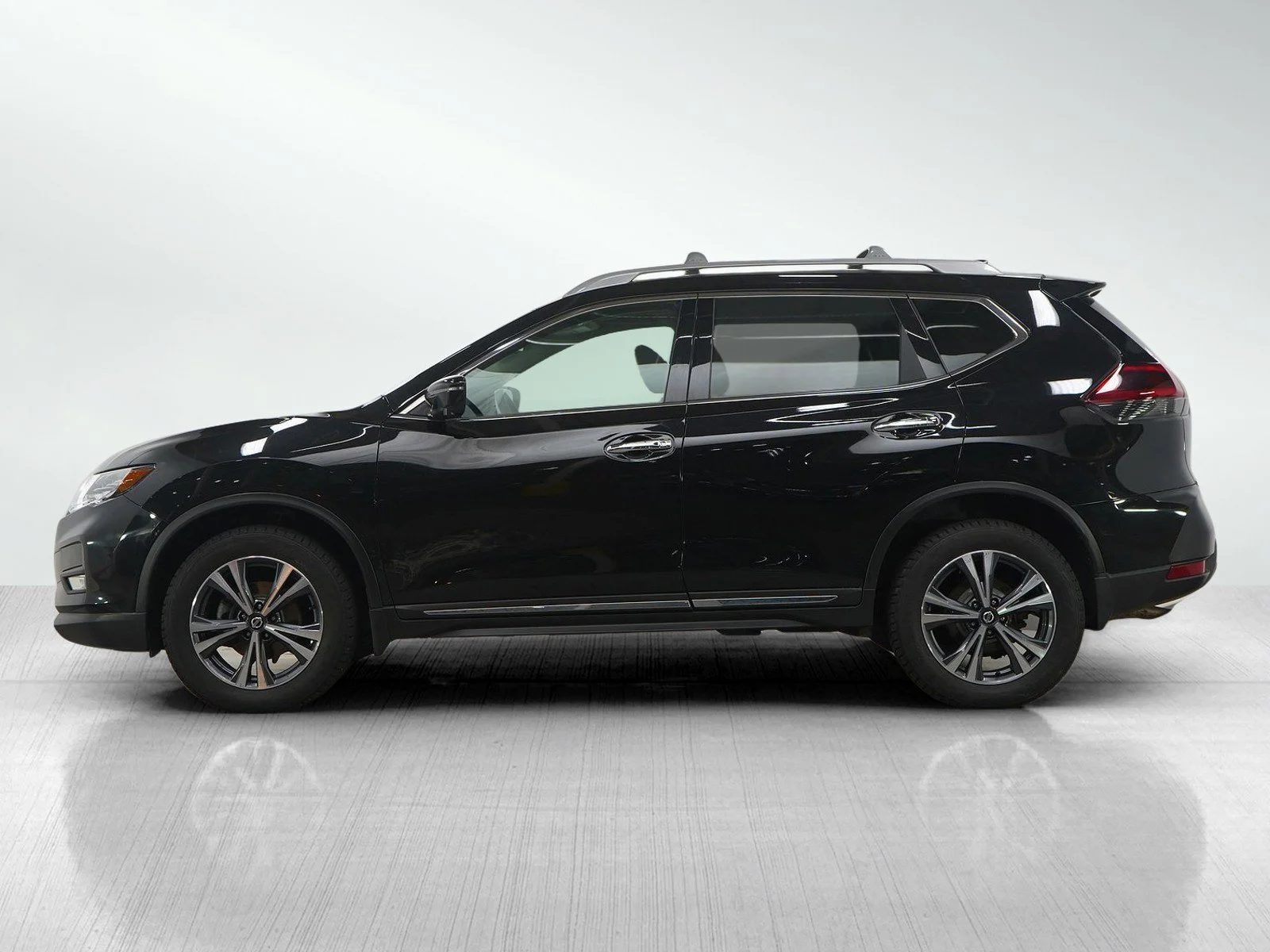 Used 2018 Nissan Rogue SL with VIN 5N1AT2MV9JC759271 for sale in White Bear Lake, Minnesota