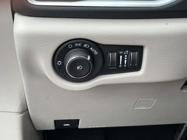 Used 2024 White Chrysler Touring L image 29