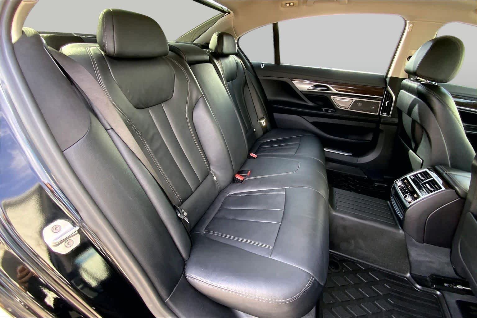 Used 2018 Jet Black BMW 740i image 19