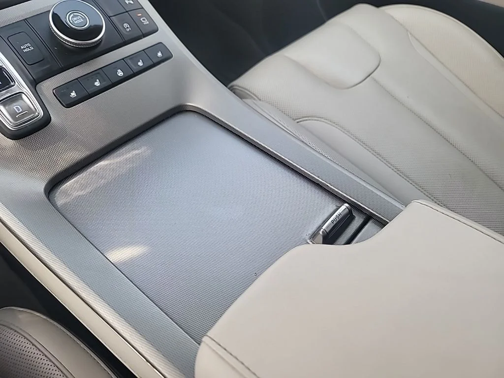 Used 2022 White Hyundai Calligraphy image 21