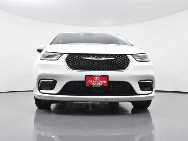 Used 2023 White Chrysler Touring L image 25