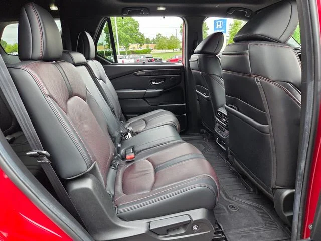 2025 Honda Pilot Black Edition - Photo 21