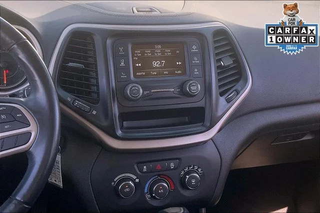 Used 2018 Billet Silver Metallic Jeep Latitude image 6