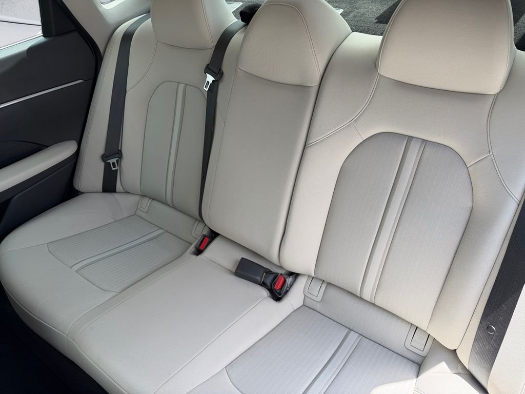 Used 2023 Black Hyundai SE image 18