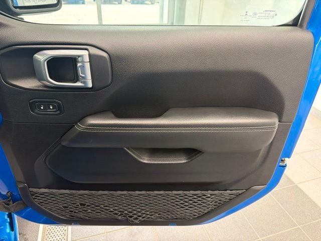 Used 2022 Blue Jeep Overland image 12