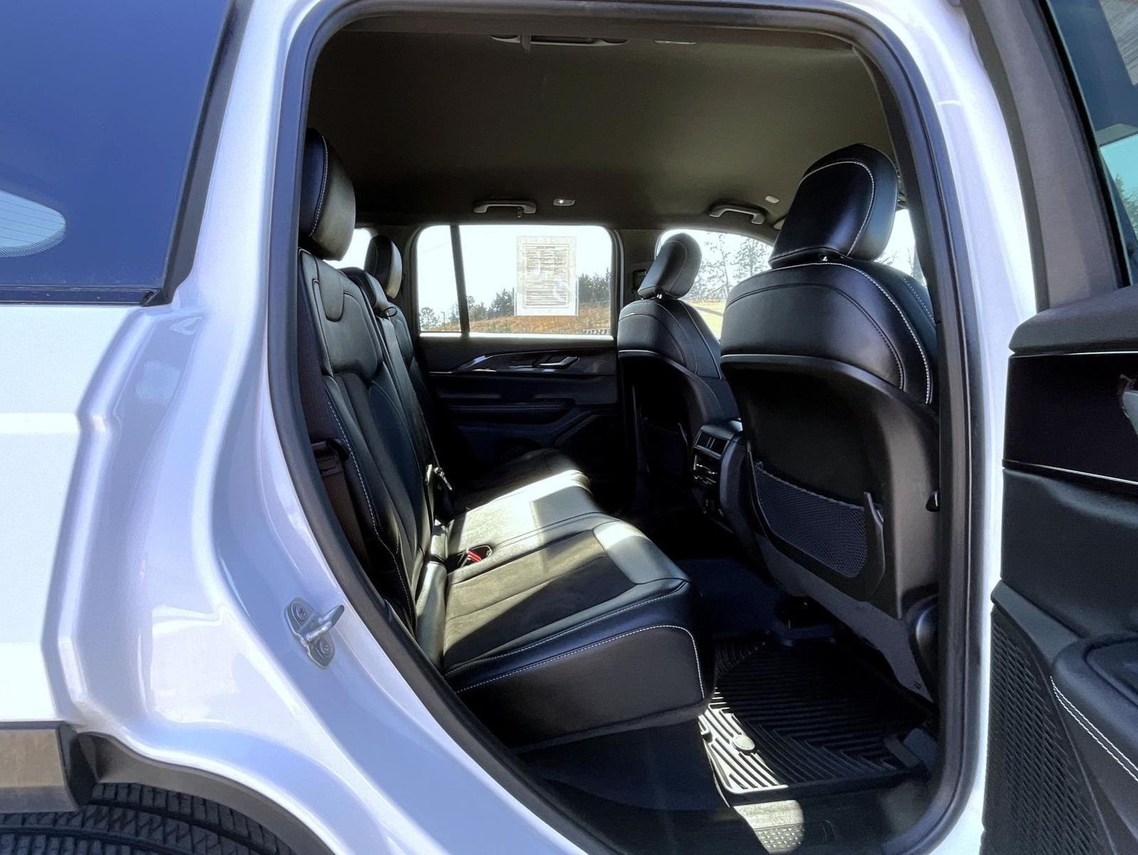 Used 2023 White/off-white Jeep Altitude X image 19