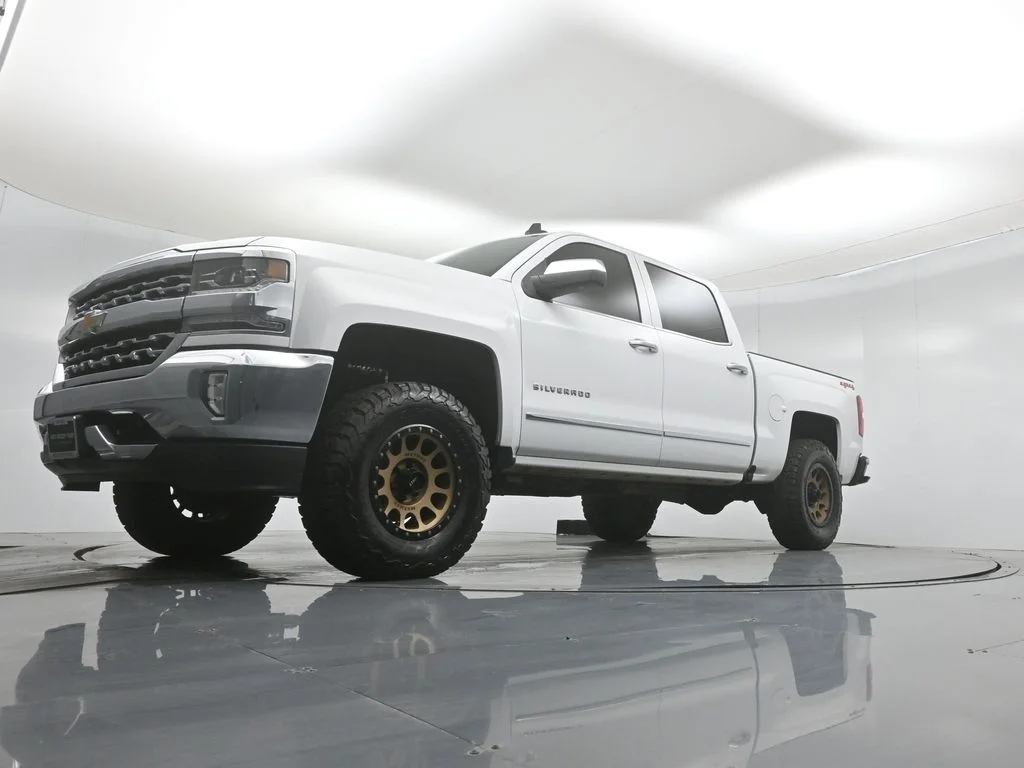 Used 2018 White Chevrolet LTZ image 41