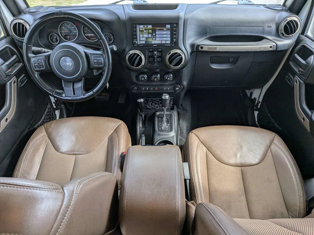 Used 2017 White Jeep Unlimited Sahara image 14