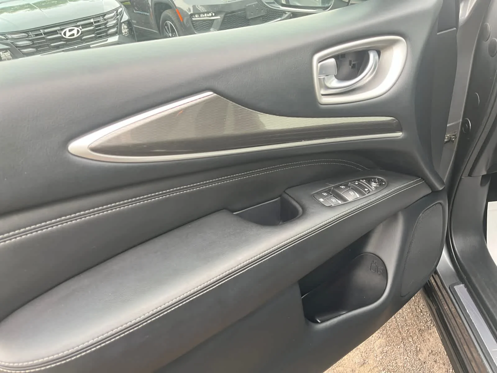 Used 2020 Liquid Platinum INFINITI LUXE image 11