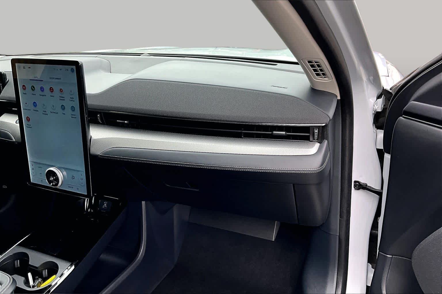 Used 2023 Space White Metallic Ford Select image 18
