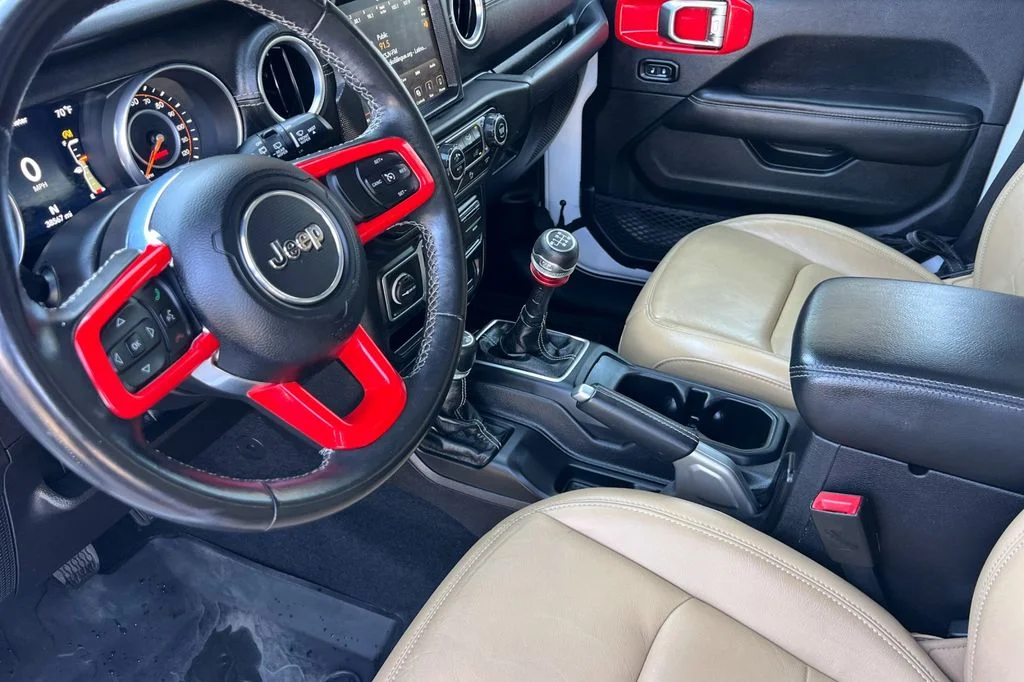 Used 2018 White Jeep Unlimited Sahara image 13