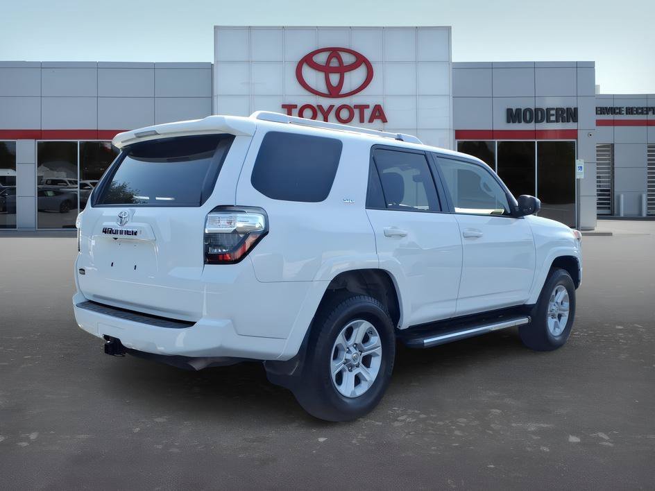 Used 2016 Super White Toyota SR5 image 5