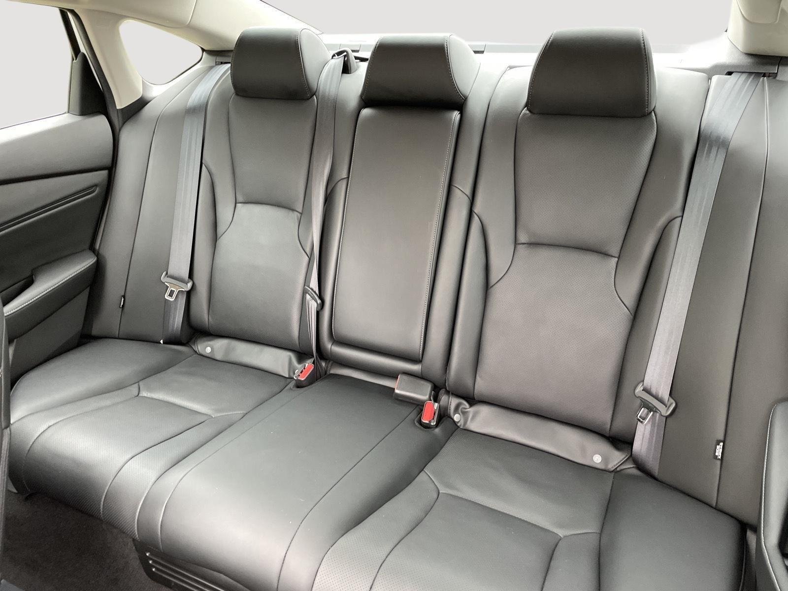Used 2023 Platinum White Pearl Honda Touring image 5