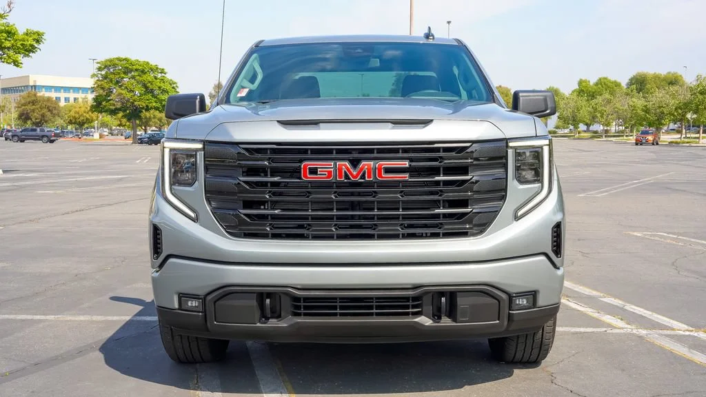 New 2026 Sterling Metallic GMC Elevation image 4