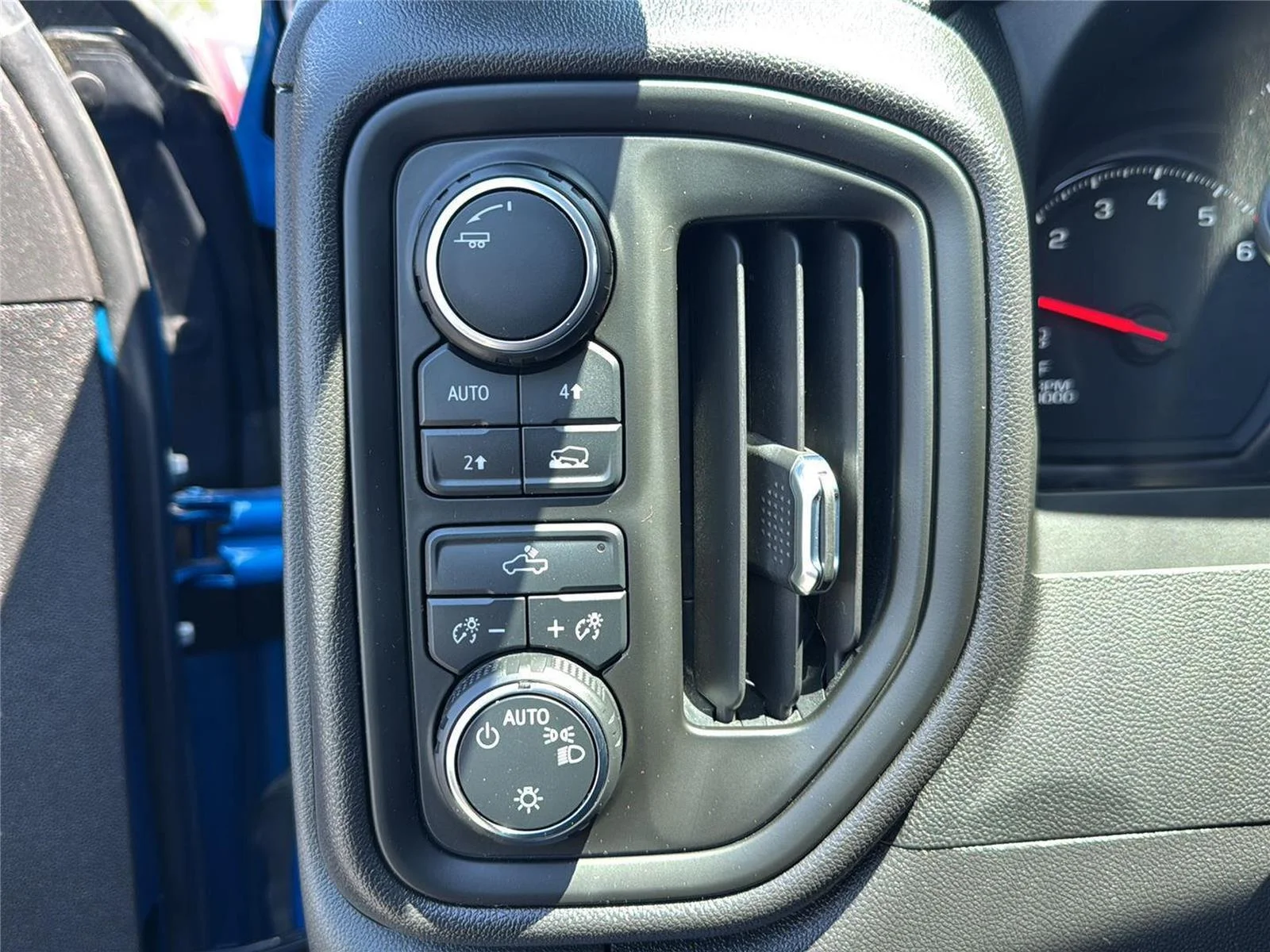 Used 2023 Glacier Blue Metallic Chevrolet Custom image 18