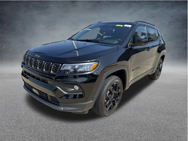 New 2026 Diamond Black Crystal Pearl-Coat Exterior Paint Jeep Latitude image 3