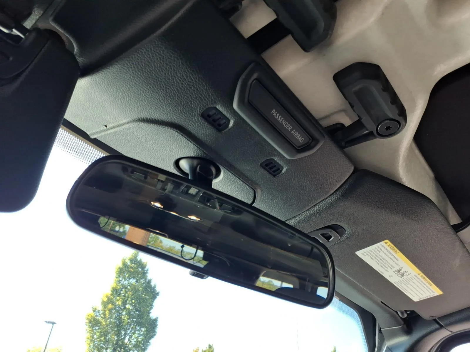 Used 2023 Silver Zynith Clearcoat Jeep Sport Altitude image 9
